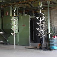 Durchlaufhängebahn-Strahlanlage Durchlaufhängebahn-Strahlanlage